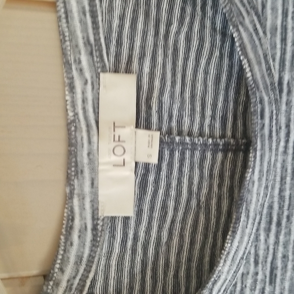 Adorable Ann Taylor LOFT Long Sleeve Top size S - Picture 2 of 7